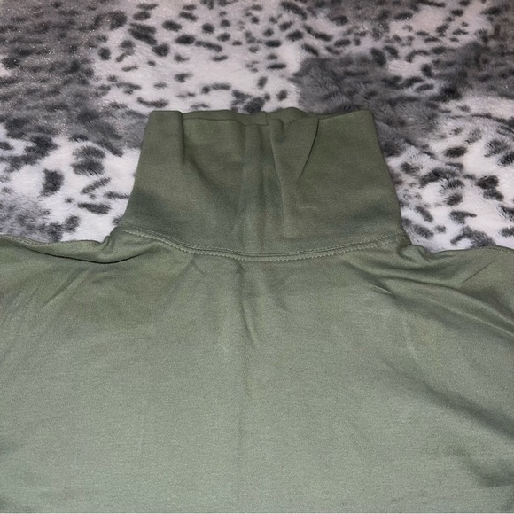 St. John’s Bay Turtleneck Shirt - Picture 4 of 8